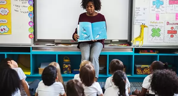Large class sizes 'can improve teaching'
